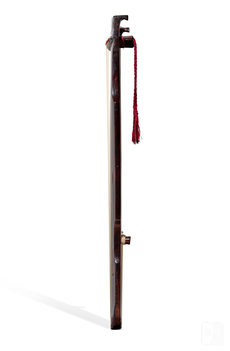 A brown-lacquered Confucius-style guqin, xiqin, Late Ming - early Qing dynasty | 明末清初 栗殼漆仲尼式膝琴 - 图4